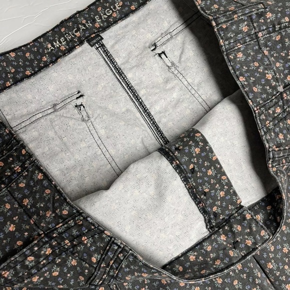 American Eagle flowered skinny jeans size 24 new with out the tag - Picture 2 of 8